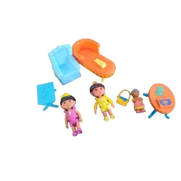 Dora lot - Picture 1 of 9